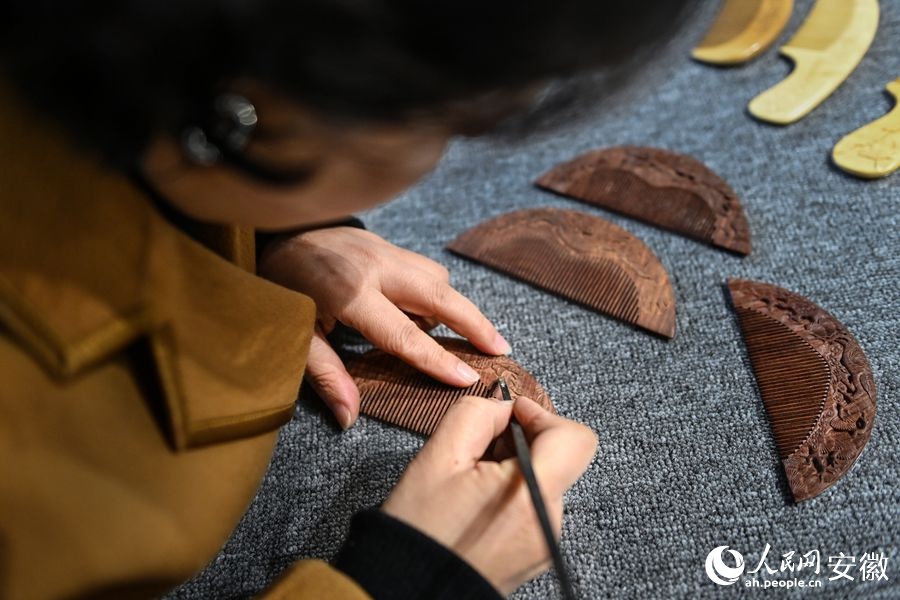 Pettine in legno di Langqiao: maestria tramandata da migliaia di anni