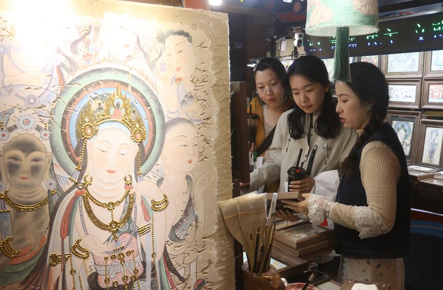 Le vacanze del Primo Maggio in Cina innescano un'impennata del turismo